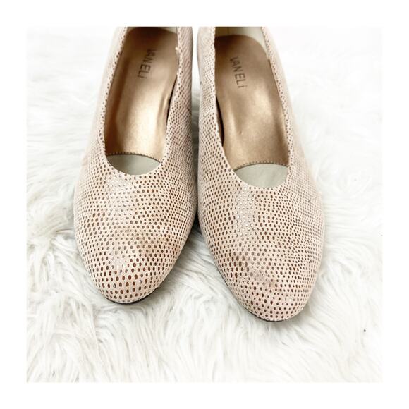 2/$30 VANELi Vintage Dayle 9 Taupe Womens Classic Embossed Leather Heeled Pump - Picture 8 of 16